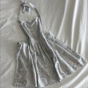 Anthropologie Elegant Gray Apron with Subtle Floral Pattern